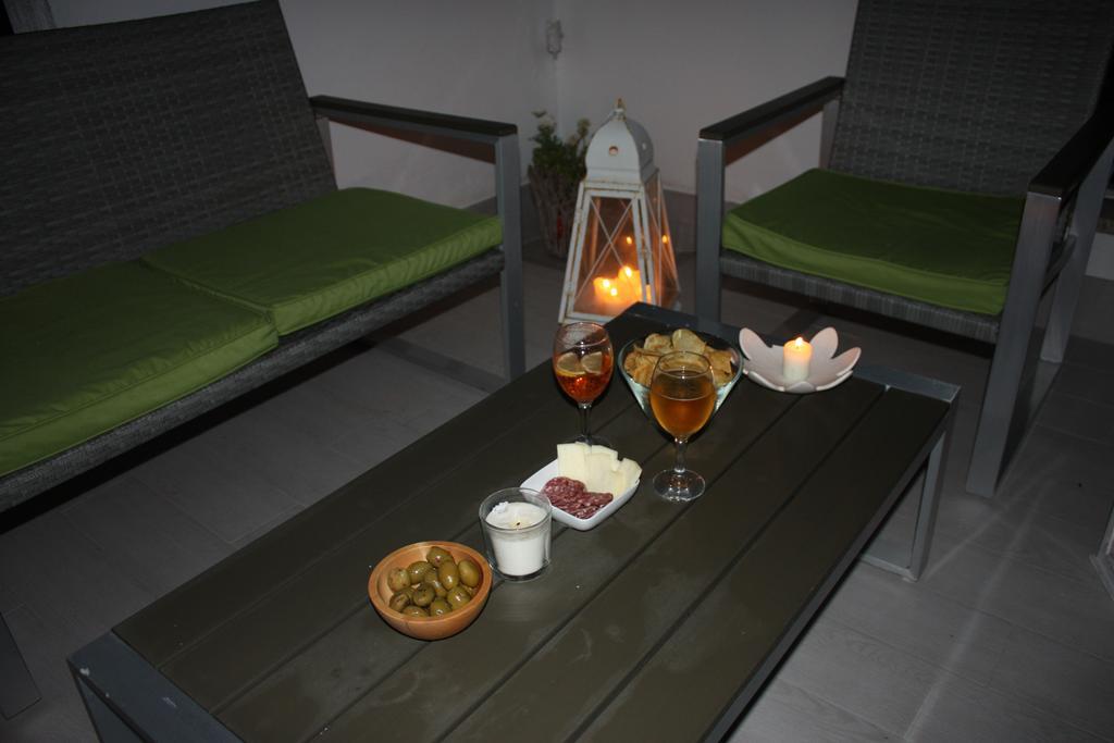 One More Night Fregenae Luaran gambar